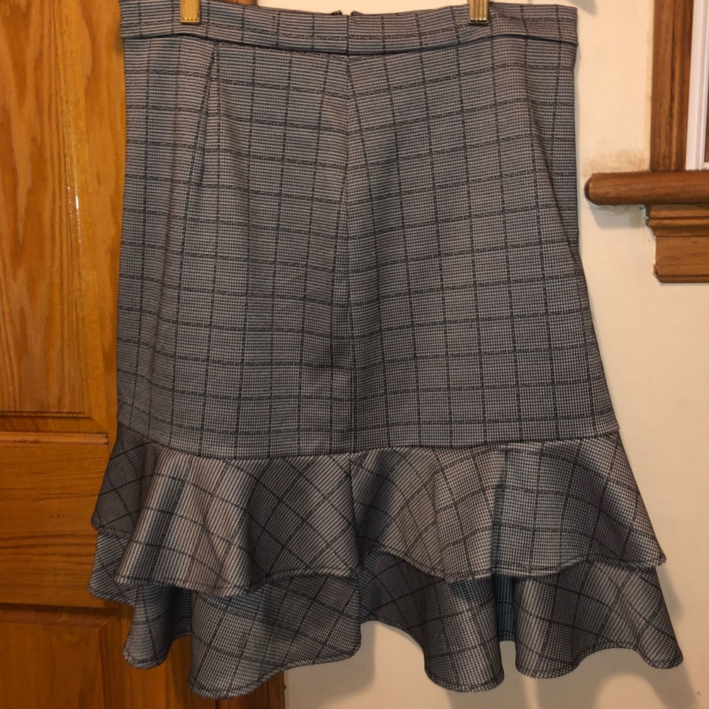 Banana republic patterned ruffled skirt